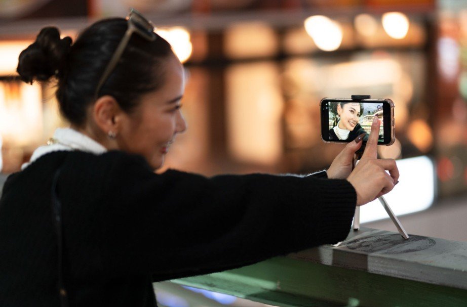 How Did Livestream Shopping Become Part of Chinese Cinema