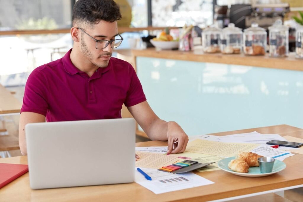 How to Create a Shipping Policy for an Online Store