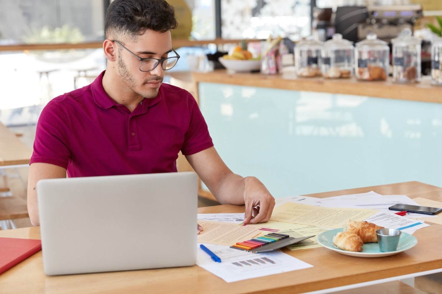 How to Create a Shipping Policy for an Online Store
